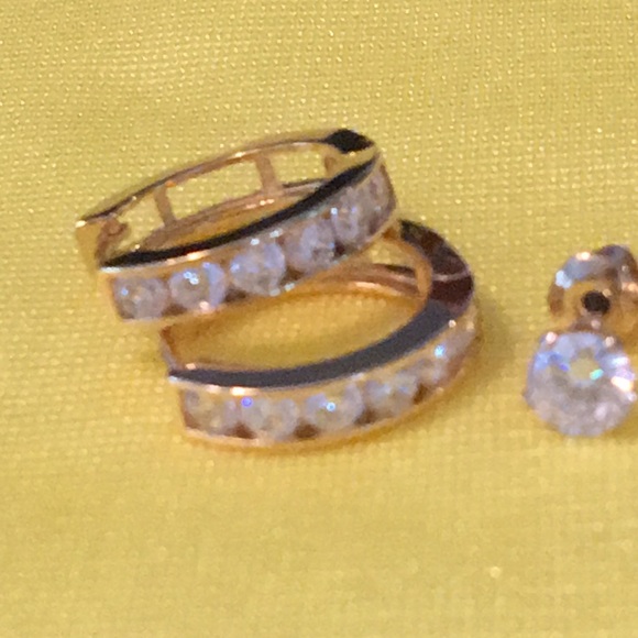 18kt Gold-Plated Hooped Earrings - Picture 3 of 7